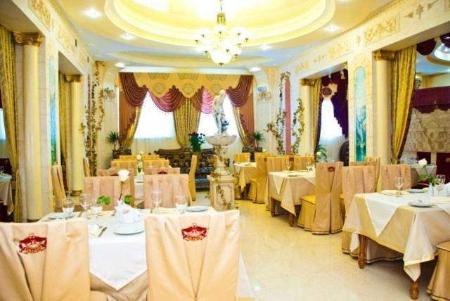 Coliseum Hotel Khmel'nyts'kyy Exterior photo